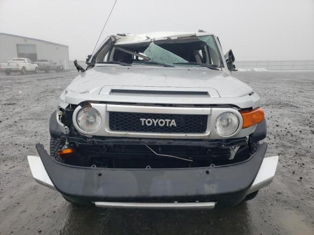 JTEBU11F670094364 - 2007 TOYOTA FJ CRUISER SILVER photo 5