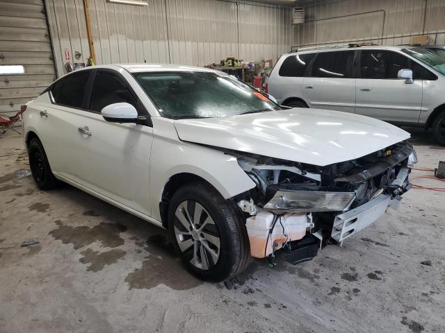 1N4BL4BVXLC256378 - 2020 NISSAN ALTIMA S WHITE photo 4