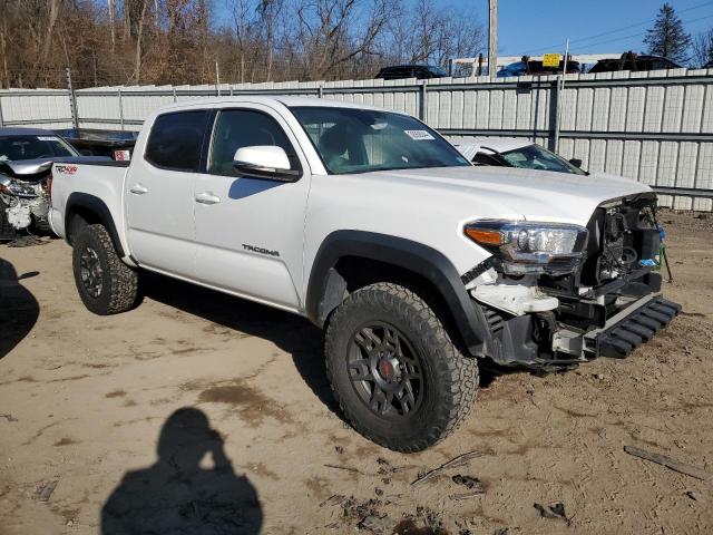 3TMCZ5AN2JM122304 - 2018 TOYOTA TACOMA DOUBLE CAB WHITE photo 4