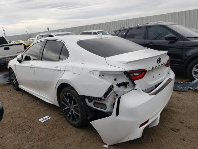 4T1S11AK3PU750342 - 2023 TOYOTA CAMRY SE NIGHT SHADE WHITE photo 2
