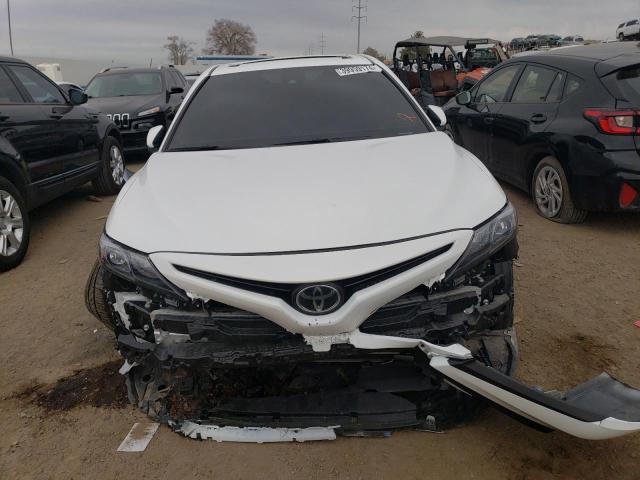 4T1S11AK3PU750342 - 2023 TOYOTA CAMRY SE NIGHT SHADE WHITE photo 5