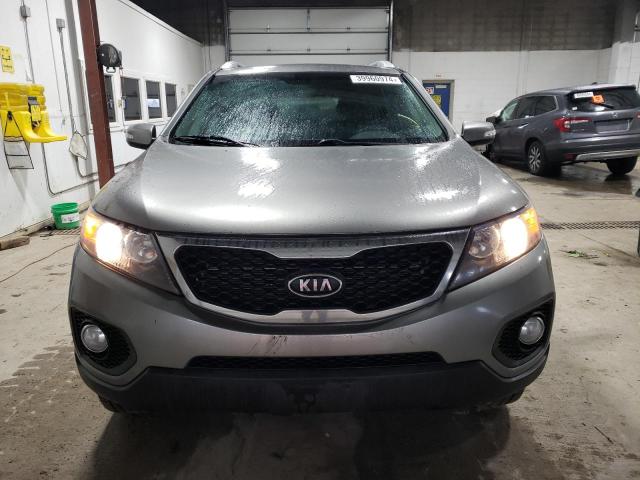 5XYKT3A63DG364644 - 2013 KIA SORENTO LX GRAY photo 5