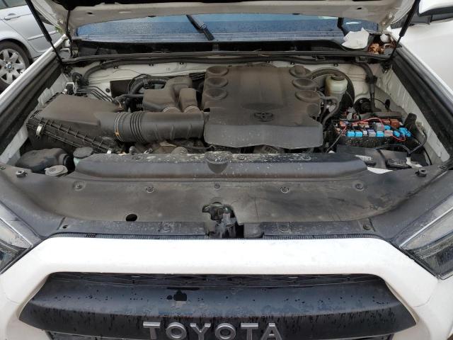 JTEZU5JR5G5136994 - 2016 TOYOTA 4RUNNER SR5 WHITE photo 11