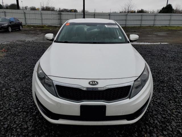 KNAGM4A70D5376452 - 2013 KIA OPTIMA LX WHITE photo 5