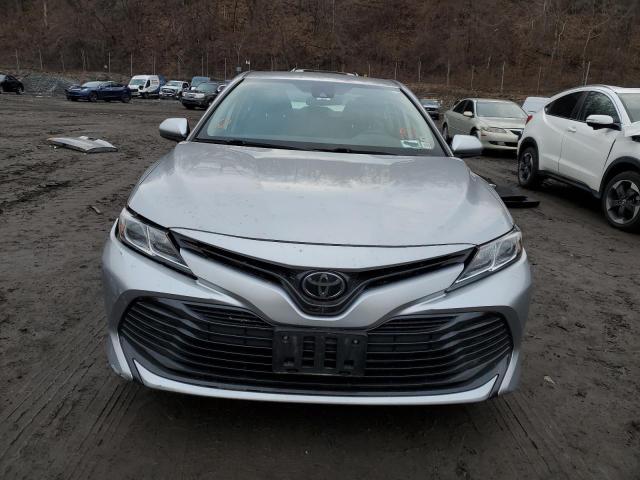 4T1C11AK0LU928898 - 2020 TOYOTA CAMRY LE SILVER photo 5