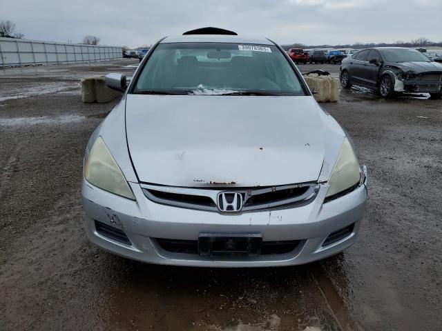 1HGCM56396A089555 - 2006 HONDA ACCORD SE SILVER photo 5