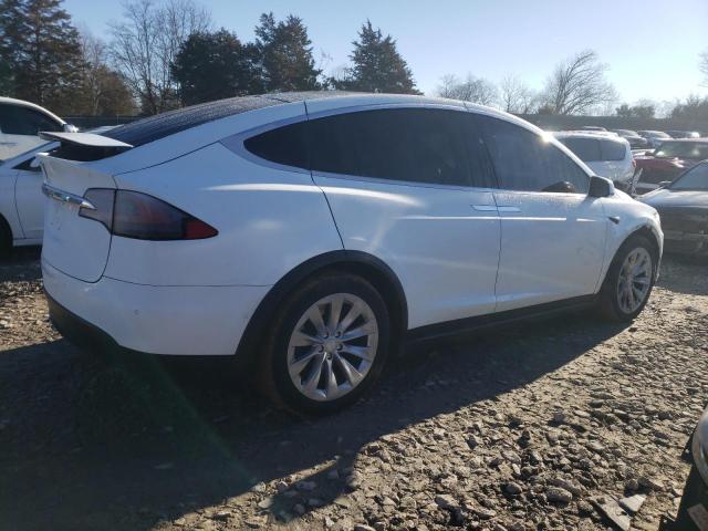 5YJXCBE22JF114273 - 2018 TESLA MODEL X WHITE photo 3