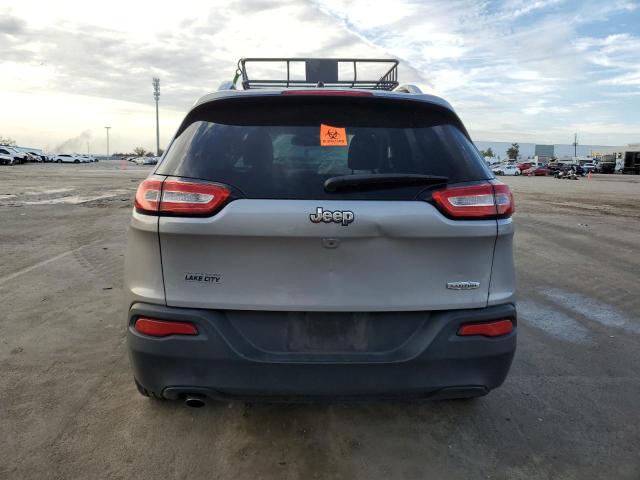 1C4PJLCB3JD566075 - 2018 JEEP CHEROKEE LATITUDE SILVER photo 6