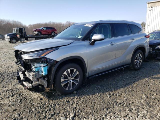 5TDGZRBH7MS066270 - 2021 TOYOTA HIGHLANDER XLE SILVER photo 1