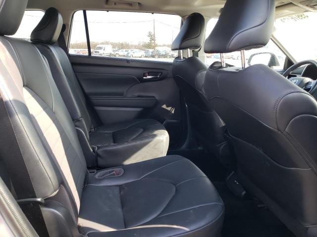 5TDGZRBH7MS066270 - 2021 TOYOTA HIGHLANDER XLE SILVER photo 10