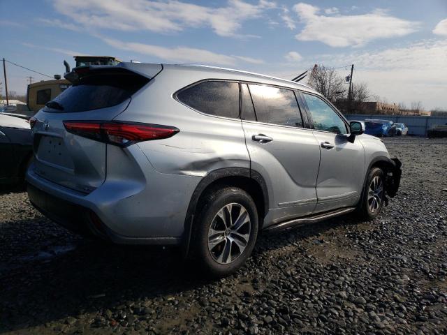 5TDGZRBH7MS066270 - 2021 TOYOTA HIGHLANDER XLE SILVER photo 3