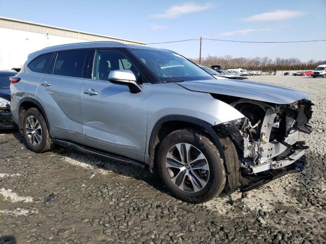 5TDGZRBH7MS066270 - 2021 TOYOTA HIGHLANDER XLE SILVER photo 4