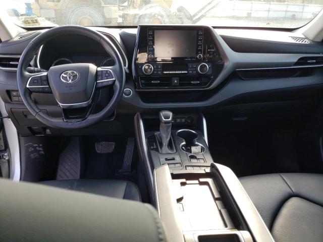 5TDGZRBH7MS066270 - 2021 TOYOTA HIGHLANDER XLE SILVER photo 8