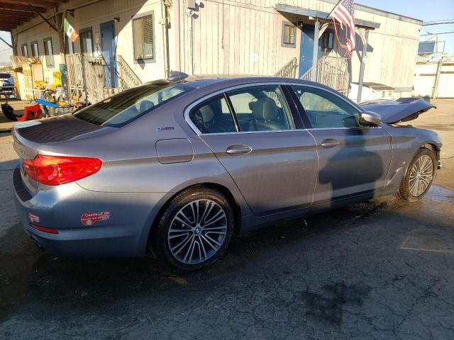 WBAJA9C51KB254446 - 2019 BMW 530E GRAY photo 3