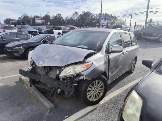 5TDYK3DC0FS647331 - 2015 TOYOTA SIENNA XLE GRAY photo 2