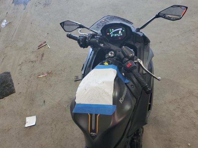 ML5EXER19PDA80697 - 2023 KAWASAKI EX650 R Қара фото 5