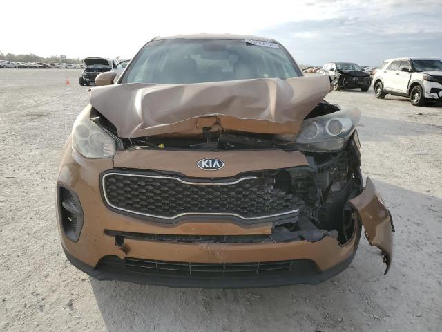 KNDPM3ACXJ7472566 - 2018 KIA SPORTAGE LX BROWN photo 5