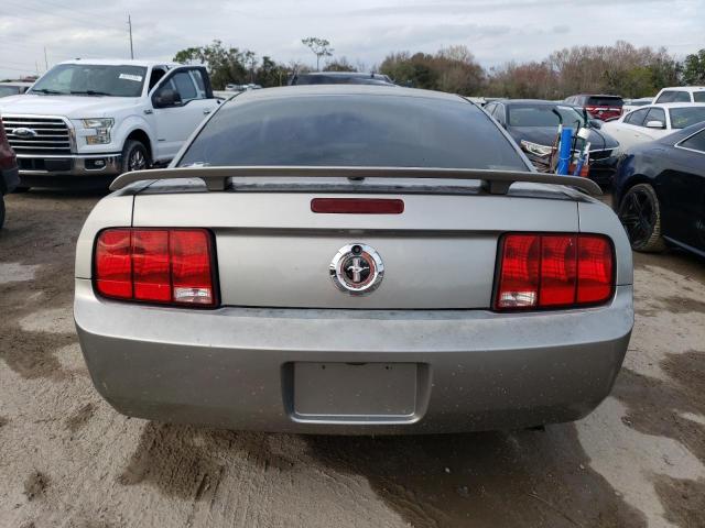 1ZVHT80N485102806 - 2008 FORD MUSTANG GRAY photo 6