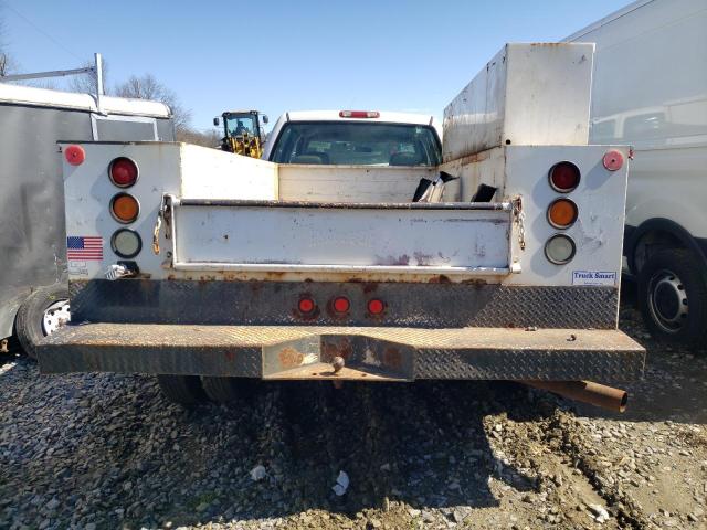 1GBJC33UX2F223677 - 2002 CHEVROLET SILVERADO C3500 WHITE photo 6