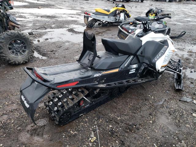 2BPSUFHX4HV000318 - 2017 SKI DOO RENEGADE WHITE photo 4