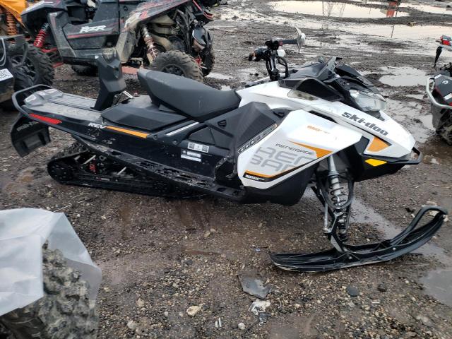 2BPSUFHX4HV000318 - 2017 SKI DOO RENEGADE WHITE photo 9