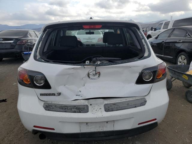 JM1BK143451265034 - 2005 MAZDA 3 HATCHBACK WHITE photo 6