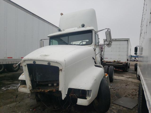 1FUY3WEB91LH57658 - 2001 FREIGHTLINER CONVENTION FLD112 WHITE photo 2