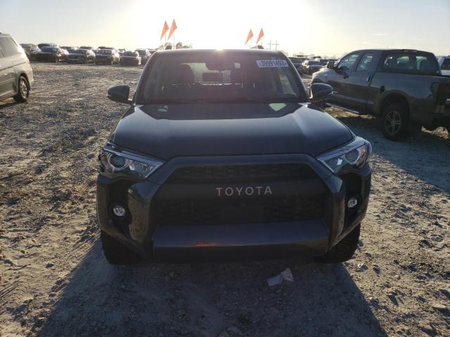 JTEFU5JR7N5253735 - 2022 TOYOTA 4RUNNER SR5 GRAY photo 5