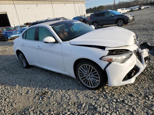 ZARFAEENXH7538089 - 2017 ALFA ROMEO GIULIA TI Q4 WHITE photo 4