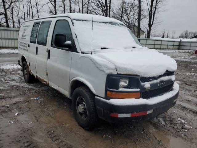 1GCZGFBA5A1174508 - 2010 CHEVROLET EXPRESS G2 WHITE photo 4