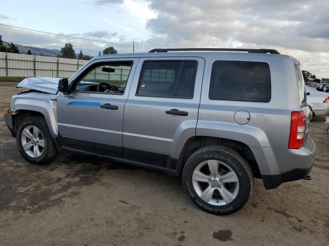 1C4NJRBB6FD304439 - 2015 JEEP PATRIOT SPORT SILVER photo 2