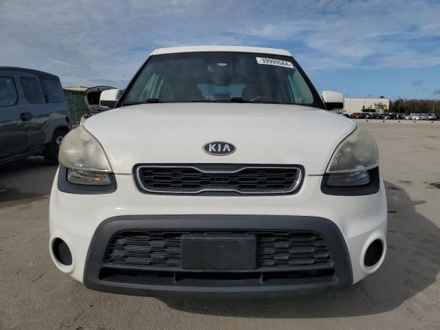 KNDJT2A53C7442882 - 2012 KIA SOUL WHITE photo 5