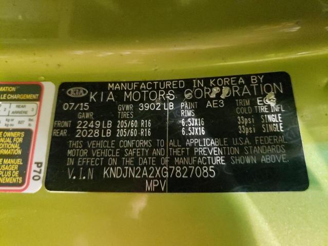 KNDJN2A2XG7827085 - 2016 KIA SOUL GREEN photo 13