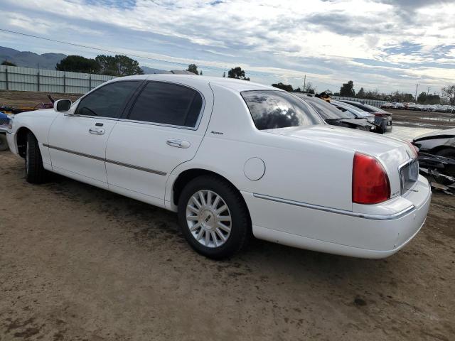 1LNHM81W24Y677238 - 2004 LINCOLN TOWN CAR EXECUTIVE WHITE photo 2