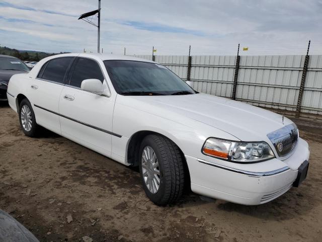 1LNHM81W24Y677238 - 2004 LINCOLN TOWN CAR EXECUTIVE WHITE photo 4