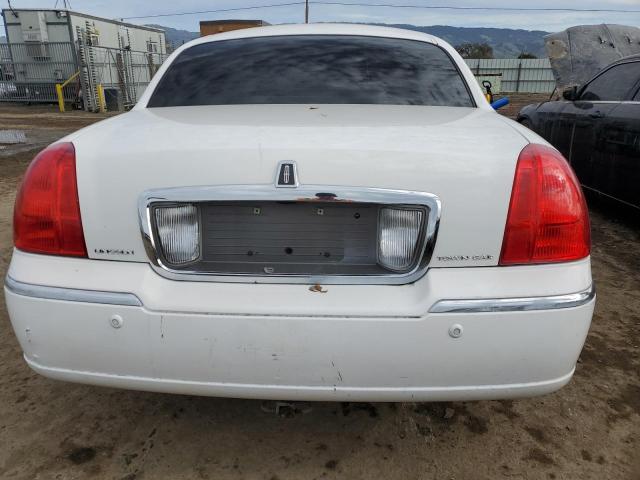 1LNHM81W24Y677238 - 2004 LINCOLN TOWN CAR EXECUTIVE WHITE photo 6