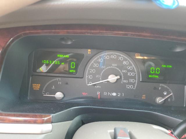 1LNHM81W24Y677238 - 2004 LINCOLN TOWN CAR EXECUTIVE WHITE photo 9