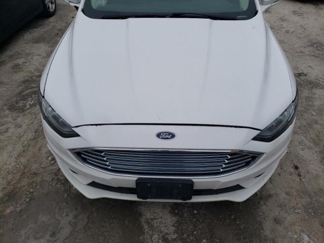 3FA6P0H70HR183876 - 2017 FORD FUSION SE WHITE photo 11