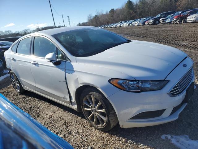 3FA6P0H70HR183876 - 2017 FORD FUSION SE WHITE photo 4