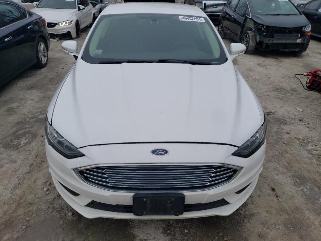 3FA6P0H70HR183876 - 2017 FORD FUSION SE WHITE photo 5