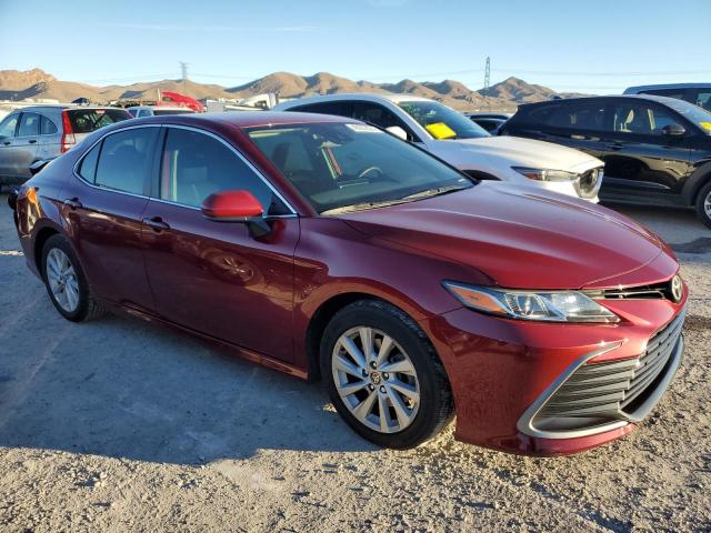 4T1C11AK3NU636732 - 2022 TOYOTA CAMRY LE RED photo 4