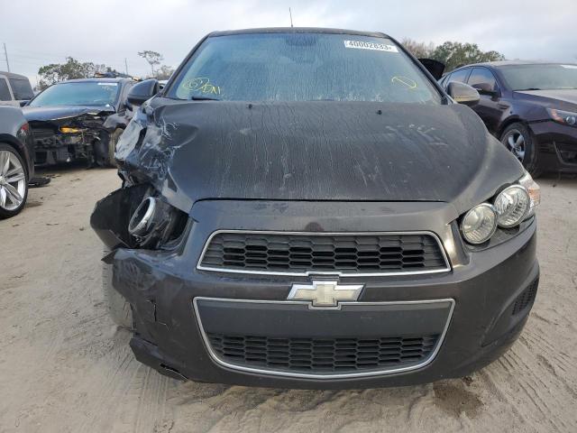 1G1JA5SH5D4193299 - 2013 CHEVROLET SONIC LS შავი ფოტო 5