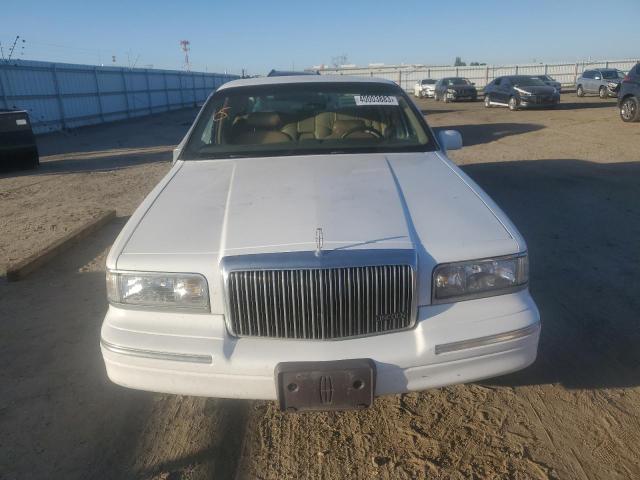 1LNLM81W9VY715821 - 1997 LINCOLN TOWN CAR E WHITE photo 5