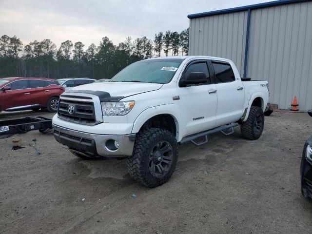 5TFDW5F15AX102707 - 2010 TOYOTA TUNDRA CREWMAX SR5 WHITE photo 1