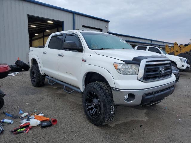 5TFDW5F15AX102707 - 2010 TOYOTA TUNDRA CREWMAX SR5 WHITE photo 4