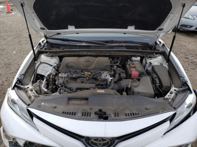 4T1B11HK4JU523772 - 2018 TOYOTA CAMRY L WHITE photo 11