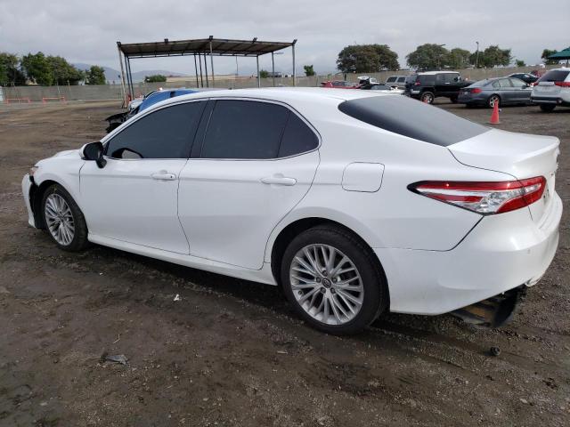 4T1B11HK4JU523772 - 2018 TOYOTA CAMRY L WHITE photo 2