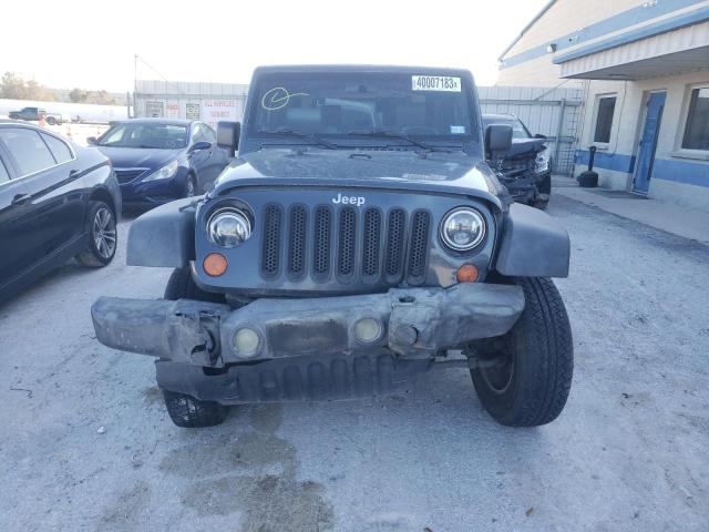 1J8FA54137L155098 - 2007 JEEP WRANGLER SAHARA GRAY photo 5