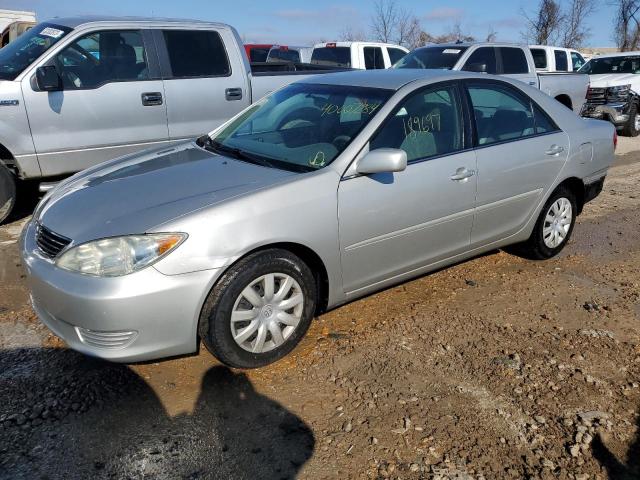 4T1BE32K95U038686 - 2005 TOYOTA CAMRY LE SILVER photo 1