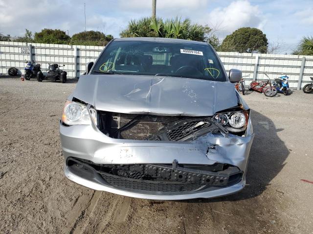 2C4RDGBG2FR689214 - 2015 DODGE GRAND CARA SE GRAY photo 5